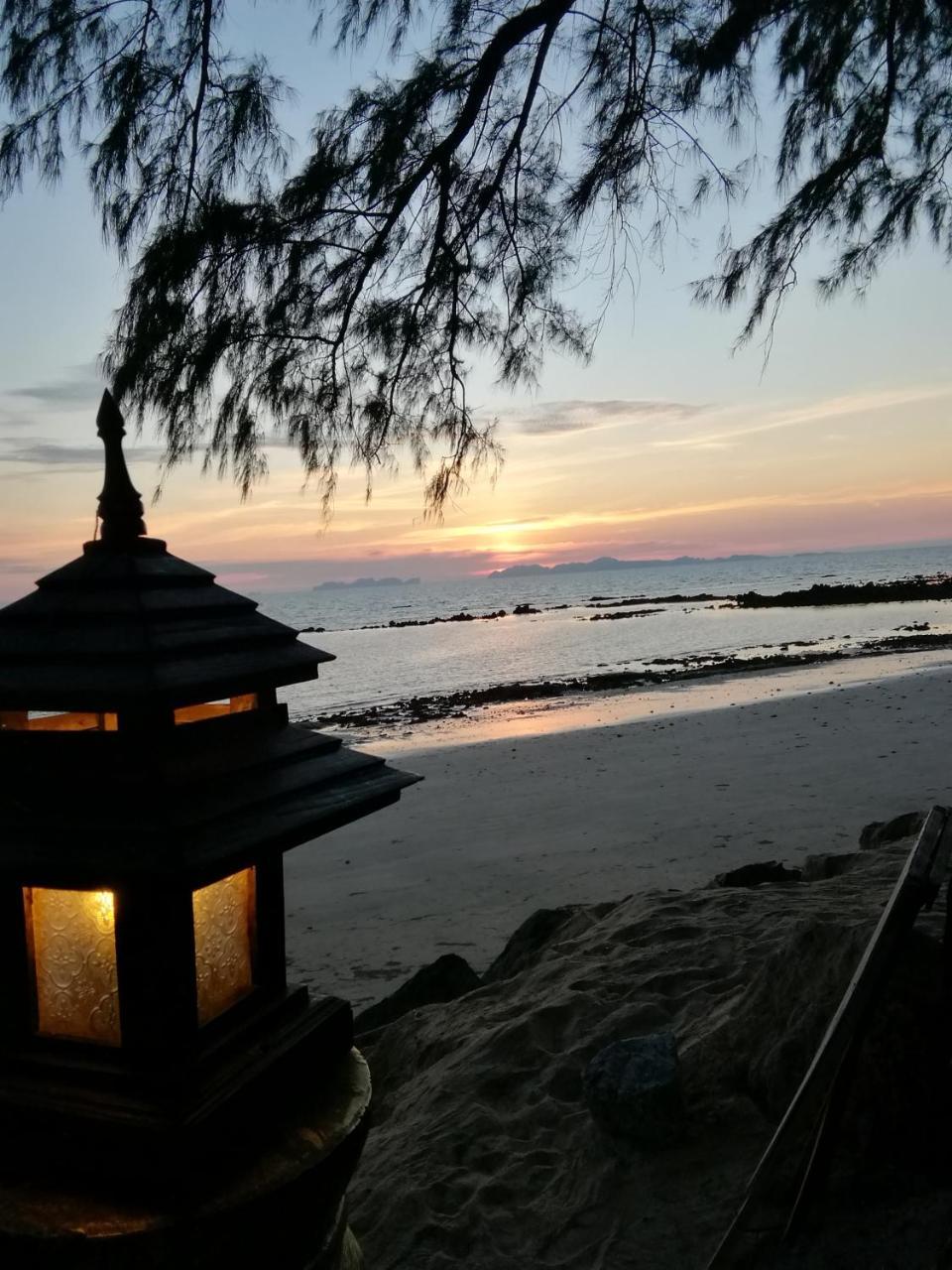Andaman Beach Resort Koh Jum Dış mekan fotoğraf