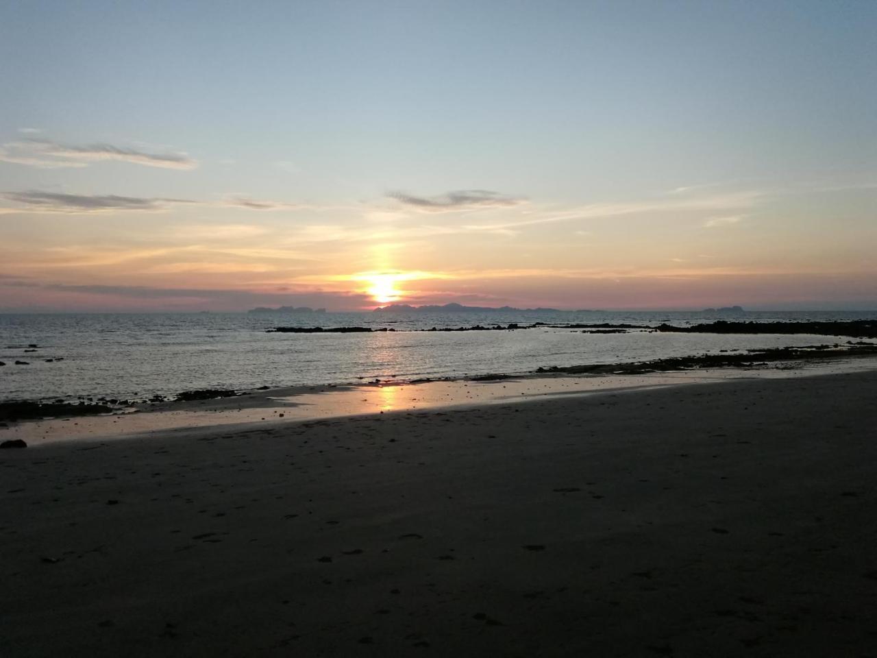 Andaman Beach Resort Koh Jum Dış mekan fotoğraf